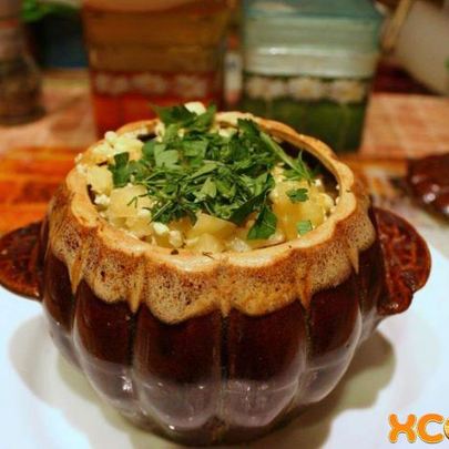 Жаркое в горшочках с курицей и грибами