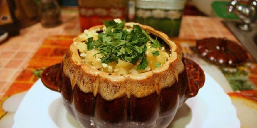 Рецепт жаркого в горшочках с курицей и грибами