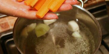 жаркое в горшочках с курицей и грибами