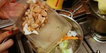 жаркое в горшочках с курицей и грибами