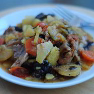 Рецепт Жаркого в горшочке из курицы с черносливом