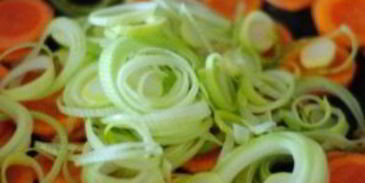 жаркое в горшочке из курицы с черносливом