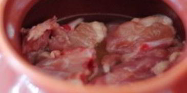 жаркое в горшочке из курицы с черносливом