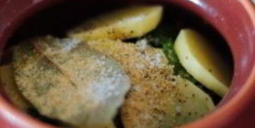 жаркое в горшочке из курицы с черносливом