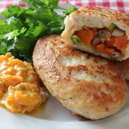 Рецепт Куриных зраз с тыквой, грибами и соусом