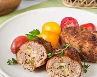 Свиные зразы с солеными огурцами