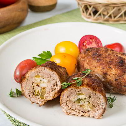 Свиные зразы с солеными огурцами