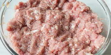 свиные зразы с солеными огурцами