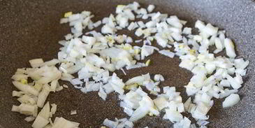 свиные зразы с солеными огурцами