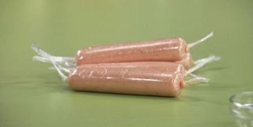 домашние сосиски и гречневая каша с помидорами