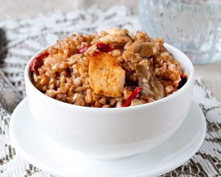 Гречка по-купечески с мясом в сковороде