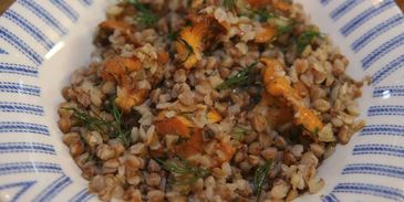 гречка с грибами, луком и укропом