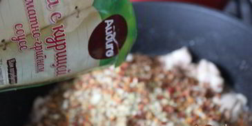 гречка с курицей в томатно-грибном соусе