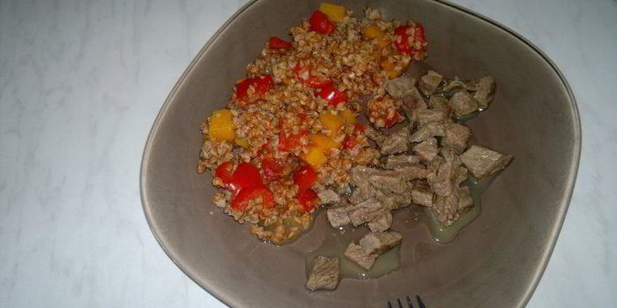 Рецепт гречки с томатным пюре, перцем и тыквой, говядина тушеная с тимьяном