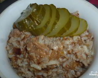 Гречка с тушенкой на сковороде