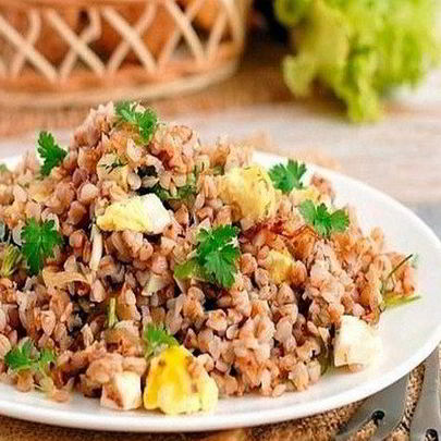 Гречка с зеленью и вареными яйцами