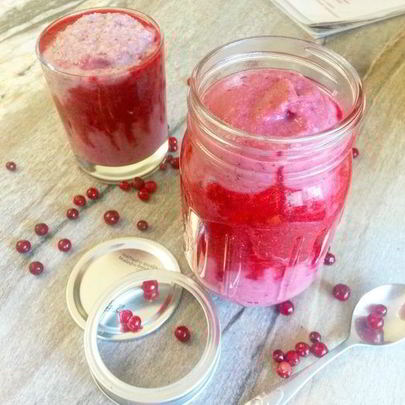 Гречневая каша без варки с ягодным соусом