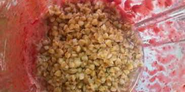 гречневая каша без варки с ягодным соусом