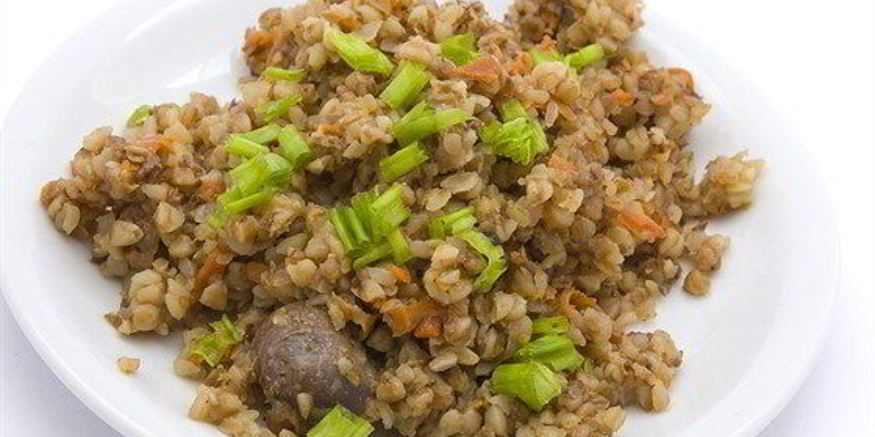 Рецепт гречневой каши с луком на пару