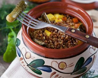 Гречневая каша с овощами и сыром