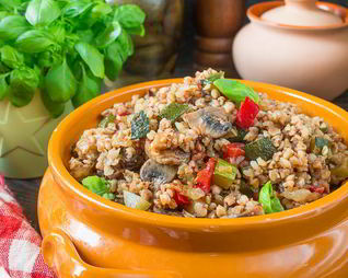 Гречневая каша с сезонными овощами