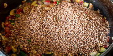 гречневая каша с сезонными овощами