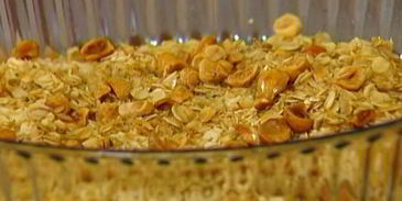 хрустящая овсянка с йогуртом, персиками и абрикосами