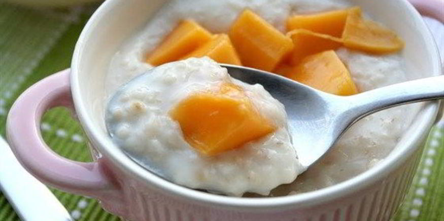 Рецепт кокосовой овсяной каши с манго и засахаренным имбирем