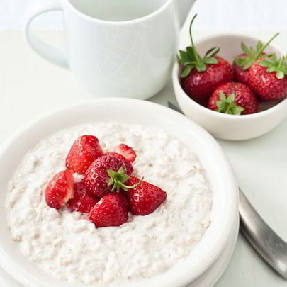 Овсяная каша с клубникой