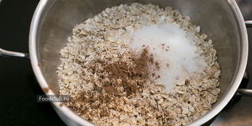 овсяная каша с яблоками и корицей