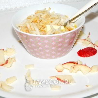 Овсяная каша с яблоками