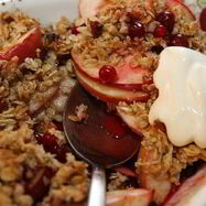 Рецепт Овсянки с яблоками, клюквой и орехами пекан