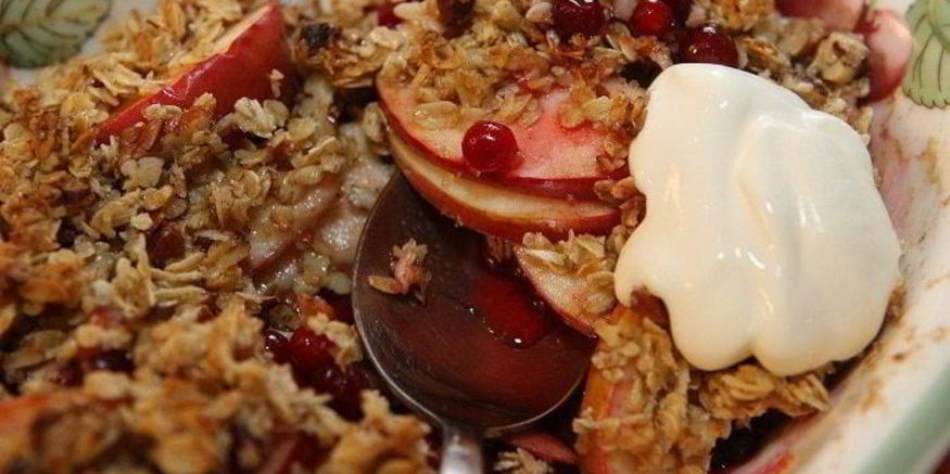 Рецепт овсянки с яблоками, клюквой и орехами пекан