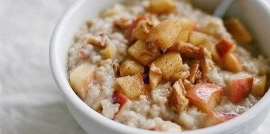 Рецепт простой овсяной каши с яблоками и медом