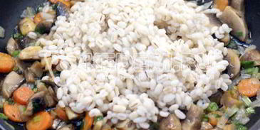 перловка с грибами