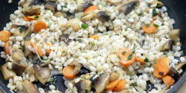 перловка с грибами