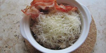 сытная злаковая каша с яйцом и беконом