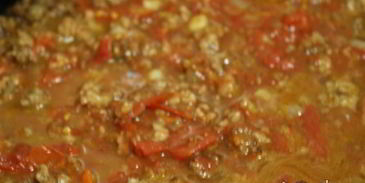 ячневая каша с мясным соусом