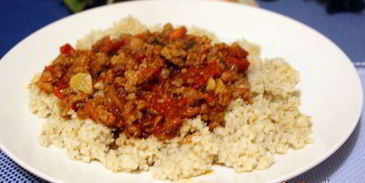 ячневая каша с мясным соусом