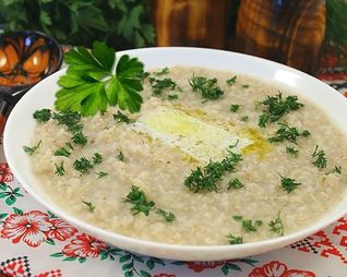 Жидкая ячневая каша на молоке