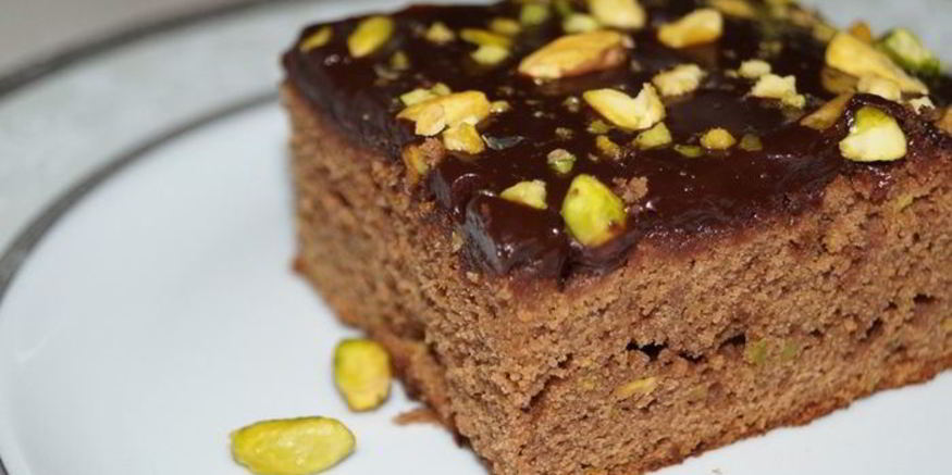 Рецепт брауни с фисташками и шоколадной глазурью с кленовым сиропом