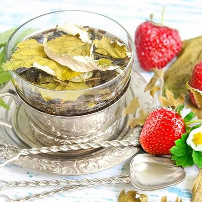 Чай из сушеных листьев малины, клубники и смородины