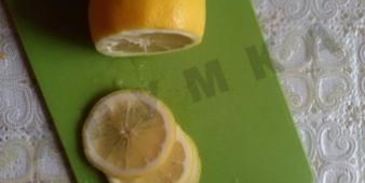 чай с имбирем, лимоном и яблоками