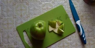 чай с имбирем, лимоном и яблоками