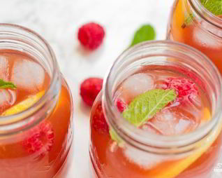 Чай с малиной и мелиссой