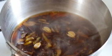 индийский имбирный чай с молоком и кардамоном