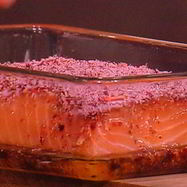 Рецепт Лосося, засоленного в листьях чая каркаде