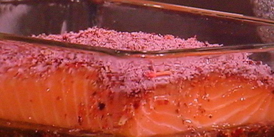 Рецепт лосося, засоленного в листьях чая каркаде