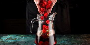 освежающий чай с малиной