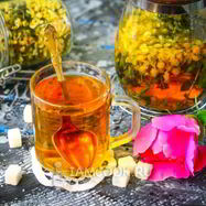 Рецепт Цветочного чая с ромашкой, акацией и мятой